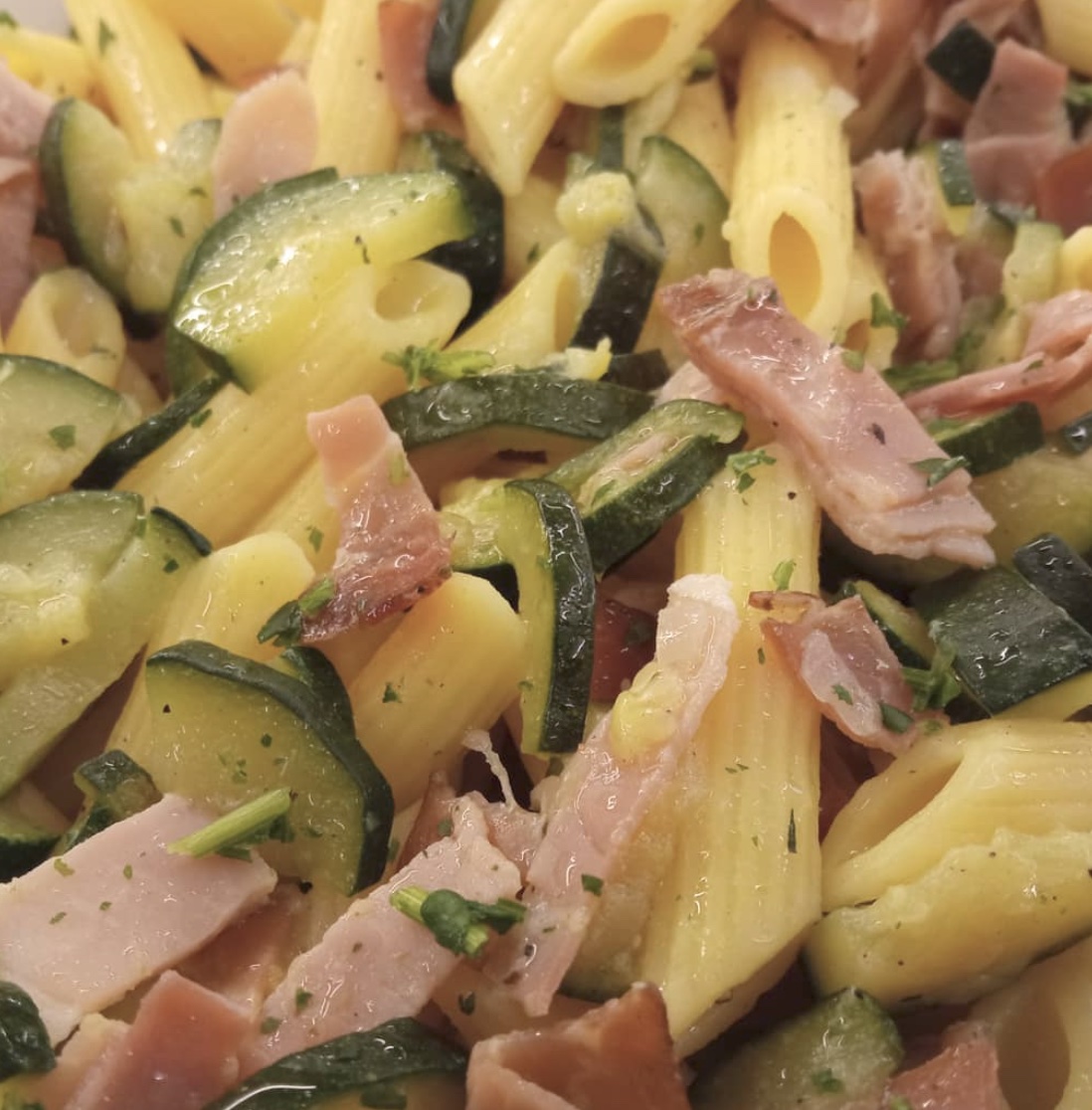 pasta zucchine e speck ricetta veloce facile